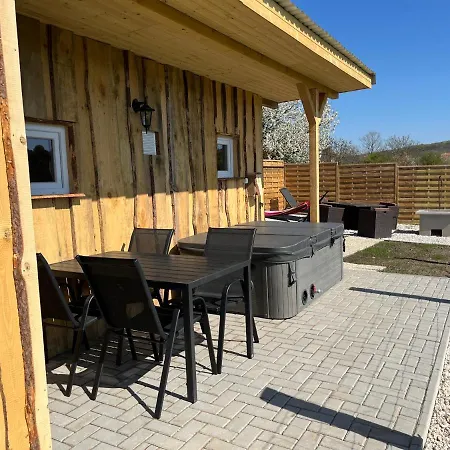 Daire Romantic Jacuzzi Hideaway Near Heviz