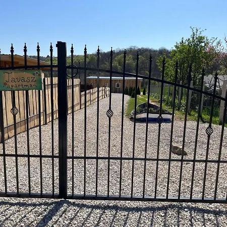 Daire Romantic Jacuzzi Hideaway Near Heviz Rezi