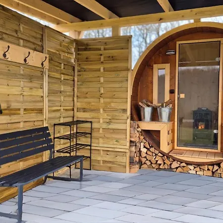 Romantic Jacuzzi Hideaway Near Heviz Daire *