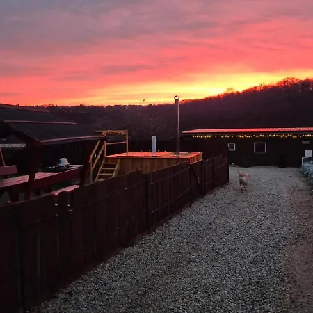 Romantic Jacuzzi Hideaway Near Heviz Διαμέρισμα Rezi