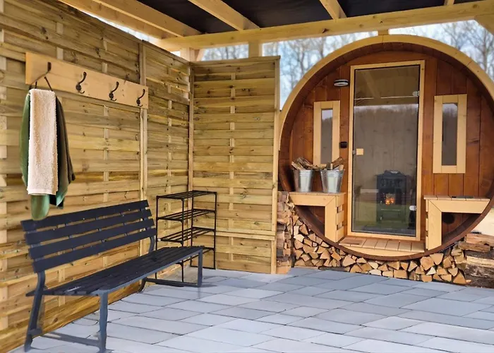 Romantic Jacuzzi Hideaway Near Hévíz Apartamento *